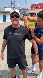 Suns out guns out ☀️💪 Sneak peek of the Men’s National Team’s trip to Muscle Beach and Karch Kiraly's new look 👀🇺🇸 | USA Volleyball