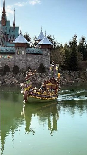 ❄️ Le NOUVEAU spectacle Frozen à #disneylandparis ! 😍✨