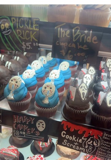 Spooky Cupcakes Review at Spooky's Swirls