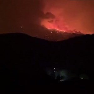 Ominous glow from Slink Fire in California