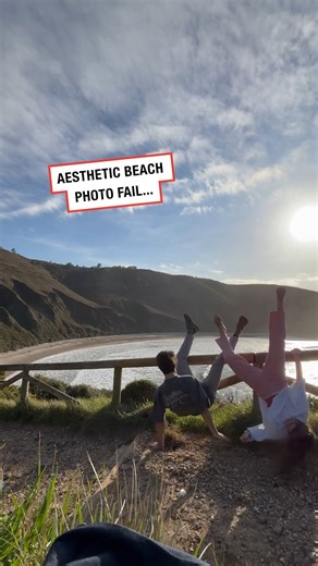Aesthetic beach photoshoot gone wrong 😂 | LADbible