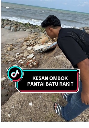 Kesan Ombak Besar di Pantai Batu Rakit