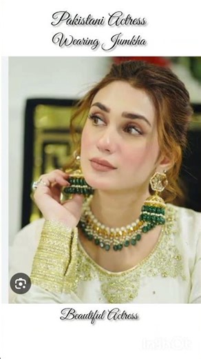Pakistani Actress Wearing Jumkha Kubra Khan Labia Khan Hania Amir Dure fishan Beautiful Actress