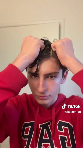 Stunning Side Part Hairstyle for Lookism Fans