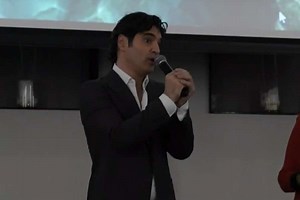 «Maestro»: O Χριστόφορος Παπακαλιάτης βραβεύτηκε στην Αμερική (ΒΙΝΤΕΟ)