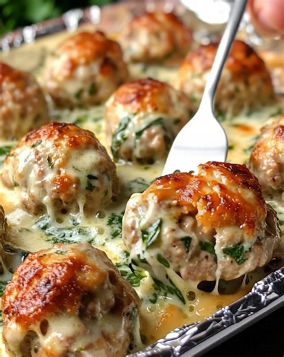 This was my absolute favorite dish back in the day. I couldn't get enough and always asked my mom to whip it up.. Recipe in Firsτ Coʍmеոτ 👇. | Taste Universe