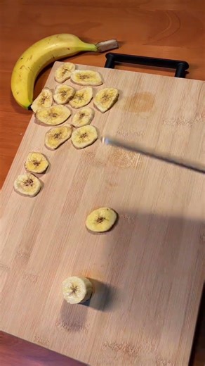 Take Banana Splits to Easily Free Banana Splits Banana Splits Fun Food Interesting Food Creative