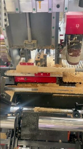 Multifunctional CNC woodworking lathe uses turning tools to turn and process wooden accessories!