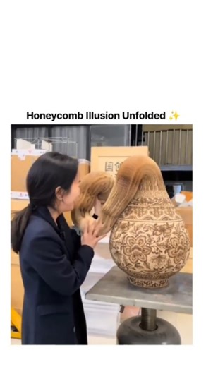 techno on Instagram: "Download The post showcases a mesmerizing time-lapse video of artist Li Hongbo crafting expandable paper sculptures by manually layering and gluing thousands of thin paper sheets into a honeycomb structure, a technique rooted in ancient Chinese lantern-making traditions. Li Hongbo, born in 1974 in Jilin, China, revolutionized this method in his 2010 series "Tools," using up to 20,000 sheets per piece to create kinetic busts and objects that stretch like accordions, blending