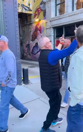 Full face plant guy video Yes this guy and his buds are douches, but they have a right to chant also. We can’t allow these things to happen at our protest and rallies. S/O the Bernie bro at the end opting for resolution | Solomen Pade