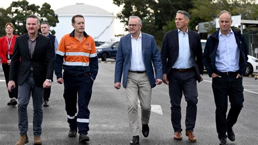 Australia locks in major defence deal