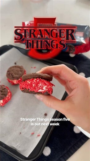 I Made Upside Down Ice Cream Sandwiches Inspired By Stranger Things!