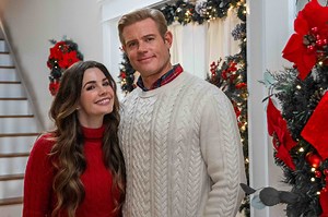 Review: Trevor Donovan, Jillian Murray, and Dominic Lopez star in 'Chasing Christmas' on Great American Family