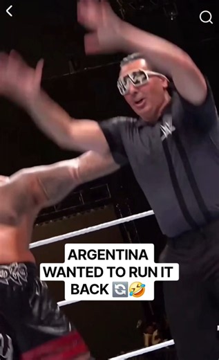 SOLO, LA KNIGHT and SETH ROLLINS RUN IT BACK IN ARGENTINA 🔄🤣#wwe #wweargentina #wwelive #wwefan