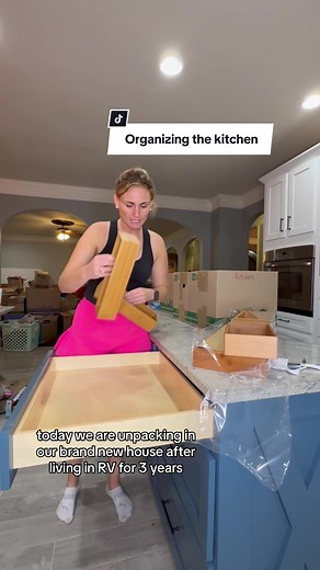 Omg this kitchen feels HUGE, gimme all your organization tips #kitchenorganization #movingvlog #newhouse