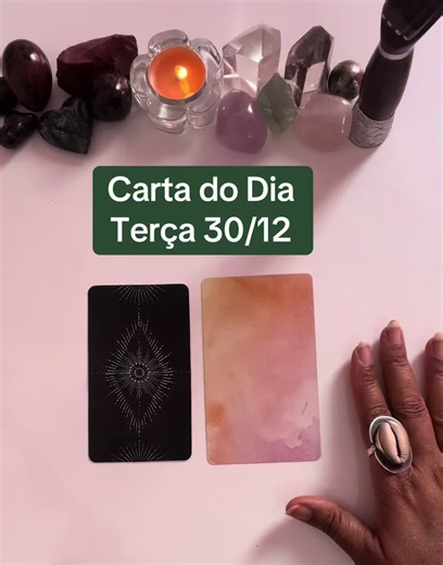 Terça-feira para se abrir às trocas afetivas na dimensão pública da sua vida. Certamente uma abertura íntegra à perspectiva do outro vai trazer boas influências para os seus caminhos. Use a sua soberania emocional a seu favor. Muito axé! Que o trabalho seja feito! PARA CONSULTAS INDIVIDUAIS via WhatsApp Link na Bio #pretasoultarot #cartadodia #tarot #taro #tarô