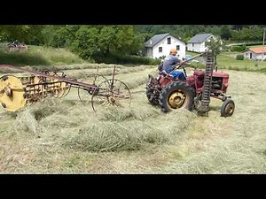 fenaison tracteur pony 812 + rateau faneur Kuhn