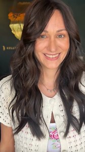 If your installs are slipping, hurting, or looking bulkier than you want… it’s not the hair. It’s not the wefts. It’s not your client’s “difficult” texture. It always comes back to the technique behind your foundation and that’s where most stylists rush. So let me break it down for you, because clean installs start long before you stitch the first weft: 1. Start with your sectioning. Your parting sets the tone for the entire row. If your sections aren’t even, your beads won’t sit evenly and that