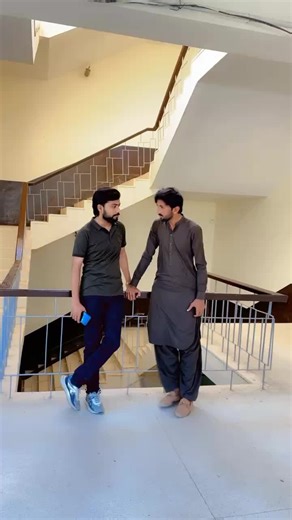 "ٿي سگھي ٿو ڪنھن جي کِلڻ جي ڪري مان اداس ٿي پوان. پر منھنجي مسڪراهٽ ڪڏ...