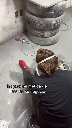 Car Wheel Polishing Techniques in a Workshop