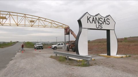 Route 66 celebrates 100 years with new arch in Galena