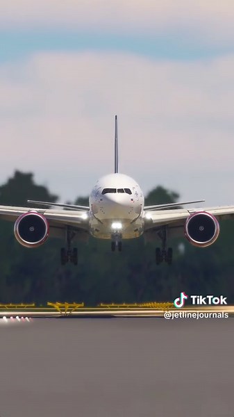 Discover Stunning Flight Routes Around the Globe