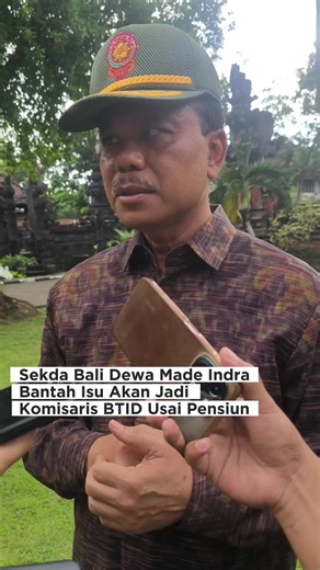 Sekda Bali Bantah Isu Akan Jadi Komisaris BTID Usai Pensiun Sekretaris Daerah (Sekda) Provinsi Bali Dewa Made Indra membantah isu yang mengaitkan dirinya akan menduduki jabatan komisaris di PT Bali Turtle Island Development (BTID) setelah pensiun. Ia menegaskan kabar tersebut tidak benar dan tidak pernah ada pembahasan maupun komunikasi terkait hal itu. Isu ini mencuat di tengah sorotan terhadap pengembangan Kawasan Ekonomi Khusus (KEK) Kura-Kura Bali di Pulau Serangan, yang juga tengah menjadi 