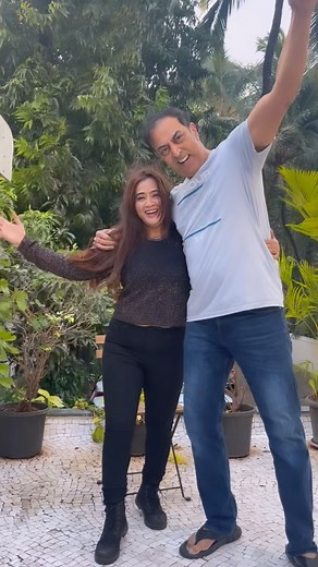 Pinkie Jain on Instagram: "Jhoome jo pathan 💞💕 Lovely man @vindusingh #reels #réel #reelinstagram #shahrukhkhan #srkfanclub #dubai #shahrukhkhan #pathan #srkfanclub #srkfanclubdubai #mumbai #shahrukhkhan #srkfanclub #shahrukhkhan #kingkhan #bollywoodstar #onestarshahrukhanp #viral #actor #srkfan #shahrukhkhan"