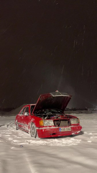 Videossa oleva mersu myynnissä. Tulkaa tarjoon! 🚜💨 #200dturbo #mersu #W124 #volvo940 #volvo740 #pyyhkijäniiaa
