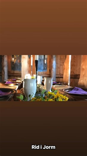 🏡 Grovhugget, charmigt och rustikt boende i Jormvattnet Mitt i hjärtat av Frostviken, hos Rid i Jorm, ligger ett gästhus för dig som vill bo enkelt, bekvämt och nära naturen. En plats att landa på efter en dag på fjället. Oavsett om du varit ute på ridning, vandring eller grottkrypning, väntar sköna sängar, bekväma rum och en mysig sal för middagar och umgänge. Här vaknar du utvilad – redo för nya äventyr. Välkommen att uppleva Frostvikens magi i Jormvattnet – en del av Vildmarksvägen 🌿 Länk t