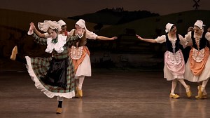 🎂 Happy 113th birthday to the marvelous Osbert Lancaster, cartoonist and stage designer extraordinaire! Check out this clip of James Barton dancing Widow Simone in Ashton's wonderfully summery La Fille mal gardée, with glorious sets and costumes by Osbert ✨ | Birmingham Royal Ballet