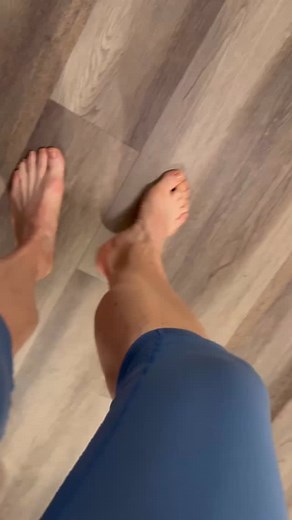 Post morning workout check in.. this is seriously what I do.. I tried a new focus product before the session and it had me going non-stop, working through the rest breaks! #fitafter50 #energy #postworkout #calves #posing | Christine Envall