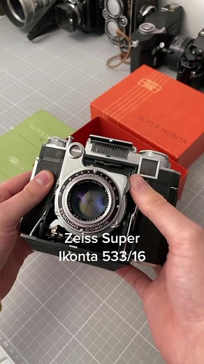 Zeiss Super Ikonta 533/16 unboxing. Usually don't pick up old folders but this one has a special meaning so was extremely happy to receive it. #analog #film #analogphotography #keepfilmalive #zeiss #120 #mediumformat #cameracollection #vintagecamera #filmphotography #staybrokeshootfilm #buyfilmnotmegapixels #filmshooters