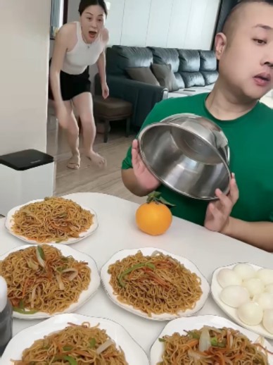 Marriage test level: FOOD CHALLENGE 😳🍗 #CoupleLife #FoodBattle #FunnyMoments #mukbang #FunnyCouple #foodchallenge #FoodLovers #food #Mukbang #reelsfypシ