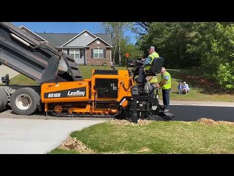 LeeBoy 8616D Heavy Commercial Paver