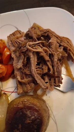 Tri tip pot roast, hot honey carrots and fondant potatoes 🤤 was so bomb