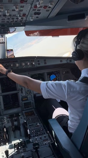 Dunja I Startup Founder, Airline Pilot on Instagram: "Grateful for a full year filled with emotions, unforgettable moments and places that will stay with me forever. From early mornings in the Caribbean, to golden sunsets in Mexico and Cuba, island days in Mauritius and the Maldives, and vibrant city life in Cape Town, Phuket, Los Angeles, Las Vegas, Panama City, Bangkok, Miami, San Francisco, Zanzibar, the Dominican Republic, and Johannesburg. Thank you for being part of this journey 🤍 ✨ Where