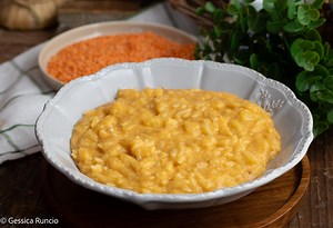 Minestra di lenticchie rosse decorticate - Ricetta e video