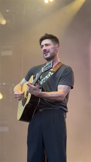 Wholesome Moment alert - Irish crowd sings ‘Little Lion Man' with Mumford & Sons at Marlay Park 💚🥹