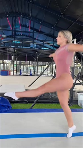 BACKHAND SPRING TUTORIAL‍️don’t forget to warm up before #warmup #handstand #howtomake #tutorial | BlondiCheer