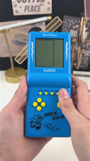 “This mini game console is bringing back all the nostalgia — and it’s addictive!” #fyp#TikTokHolidayHaul #gamingfinds #minigameconsole#retrostyle