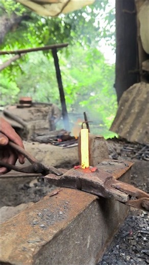 "1000°C Heat vs Iron: The Ultimate Hand-Forged Nail Making Process" #america #foryou #ironwork