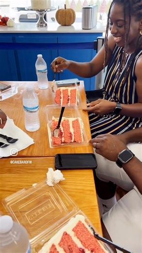 #cake #cakebar #cakebardallas #bakery #dallasbakery #sweets #dessert #chocolate #strawberry #cakeshop #birthdaycake #catering #dallascakes #bananapudding #poundcake #chocolatechip #cookie #cheesecake #keylime #walmart #lemon #madefromscratch #scratchbaking #buttercream #creamcheese #caramel | Cake Bar