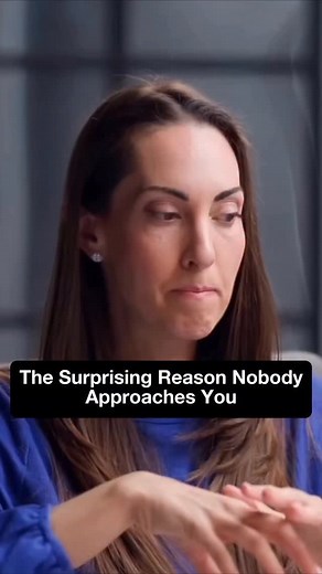 The #1 Body Language Trick That Gets You Approached | @thediaryofaceopodcast | Vanessa Van Edwards