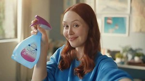 Febreze Fabric Refresher Spring Renewal TV Spot, 'Miracle Spray'