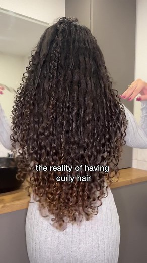 Dealing with Curly Hair Challenges: Expert Tips & Tricks