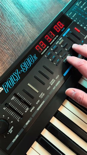 Short Korg Poly-800II sequencer and sound demo. One of my alltime favorites. #korg #poly800 #synth
