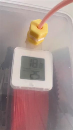 #3d打印 #温湿度计 #特氟龙管 #makeworld 3D打印耗材密封箱用温湿度计解决方案，已上传makeworld。https://makerworld.com.cn/zh/models/2205196-jian-dan-de-mi-tong-de-wen-shi-du-ji-te-fu-long-gu#profileId-2476384