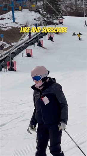 First time snowboarding #snowboarding #learning #havingthetimeofmylife g