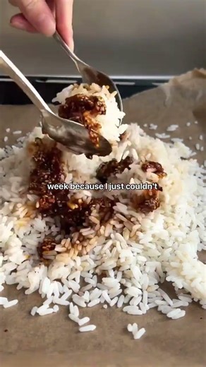 Crispy Rice Satay Salad 🥗🥜 Crunchy Viral Bowl! #CrispyRiceSalad #SataySalad